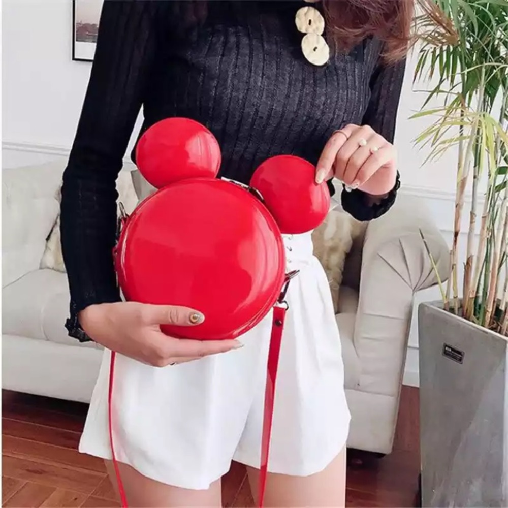 🔴 NWOT Mickey Shaped Crossbody Bag 🔴